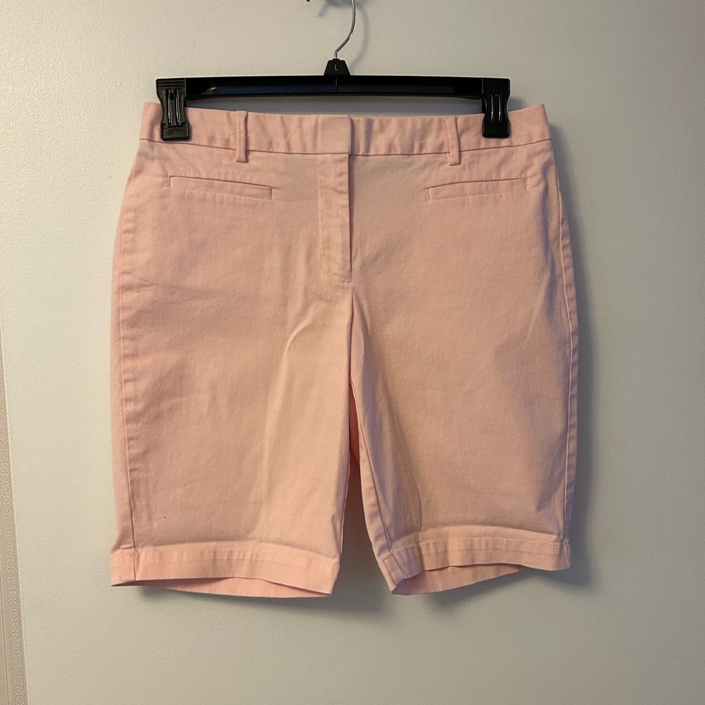 Lands' End Pink Bermuda Shorts Classic Cotton Blend
Size 6
